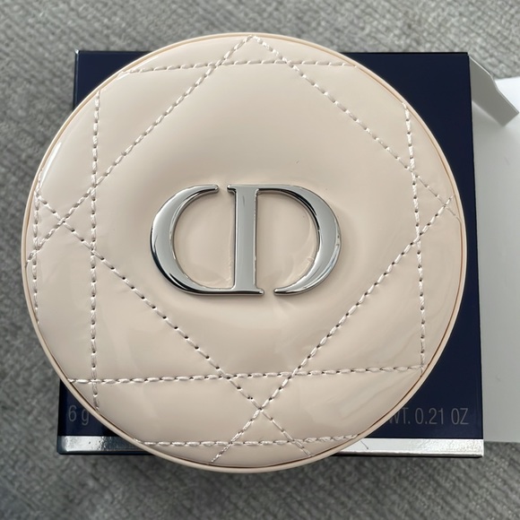 New in Box DIOR FOREVER COUTURE LUMINIZER color 01 nude glow - Picture 6 of 7